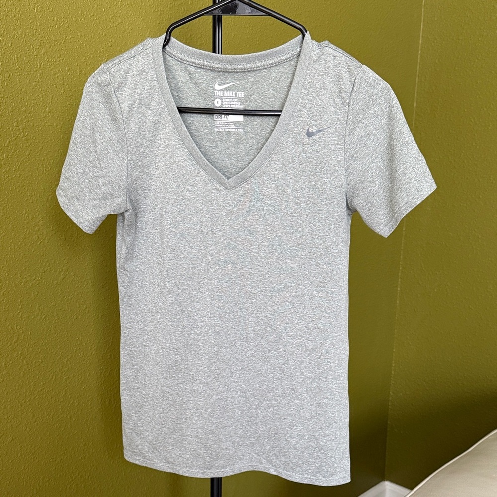 Nike Women's Heather Gray V-Neck Tee size Small